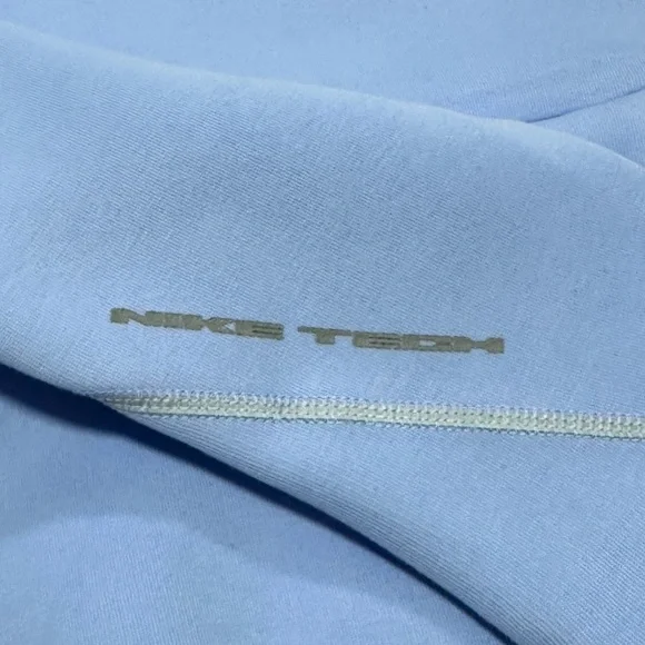 Nike Men's Tech Fleece Oversized Hoodie - Picture 9 of 13